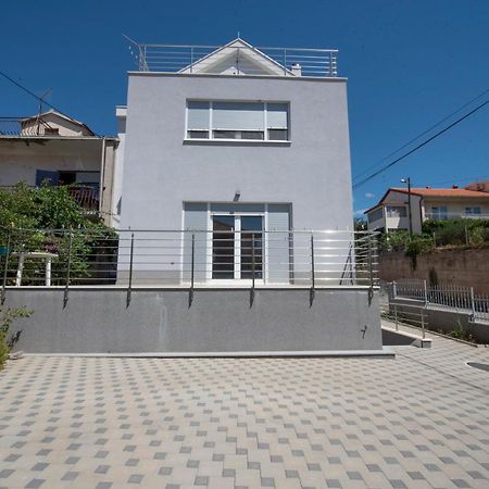Sunny Attic Apartment With Balcony & Modern City Apartment With Outdoor Area, No Balcony Trogir Exterior photo