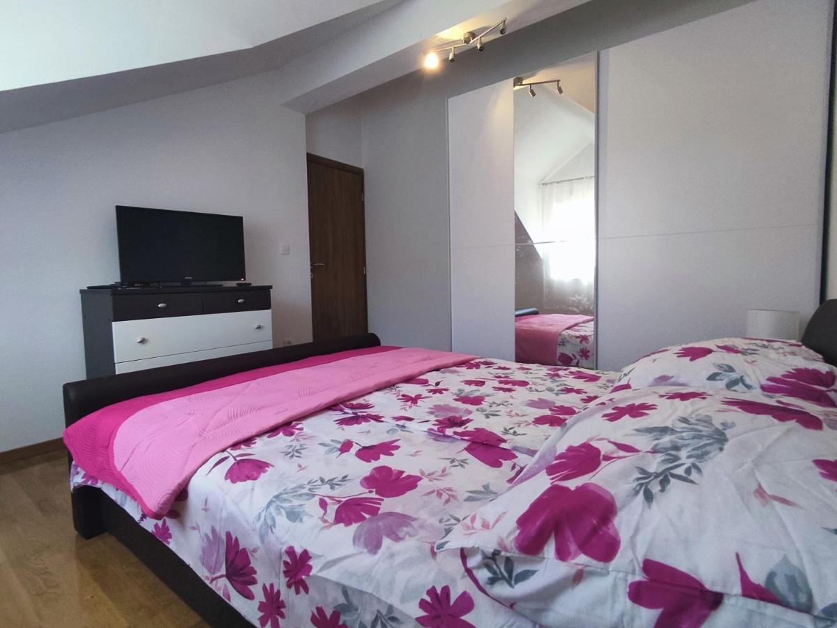 Sunny Attic Apartment With Balcony & Modern City Apartment With Outdoor Area, No Balcony Trogir Exterior photo