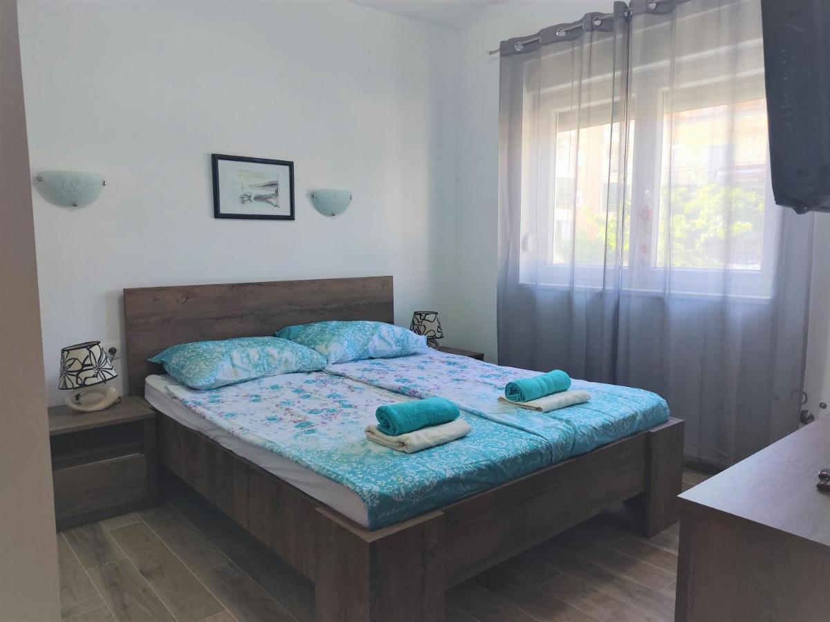 Sunny Attic Apartment With Balcony & Modern City Apartment With Outdoor Area, No Balcony Trogir Exterior photo