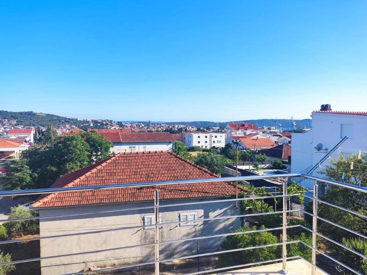 Sunny Attic Apartment With Balcony & Modern City Apartment With Outdoor Area, No Balcony Trogir Exterior photo