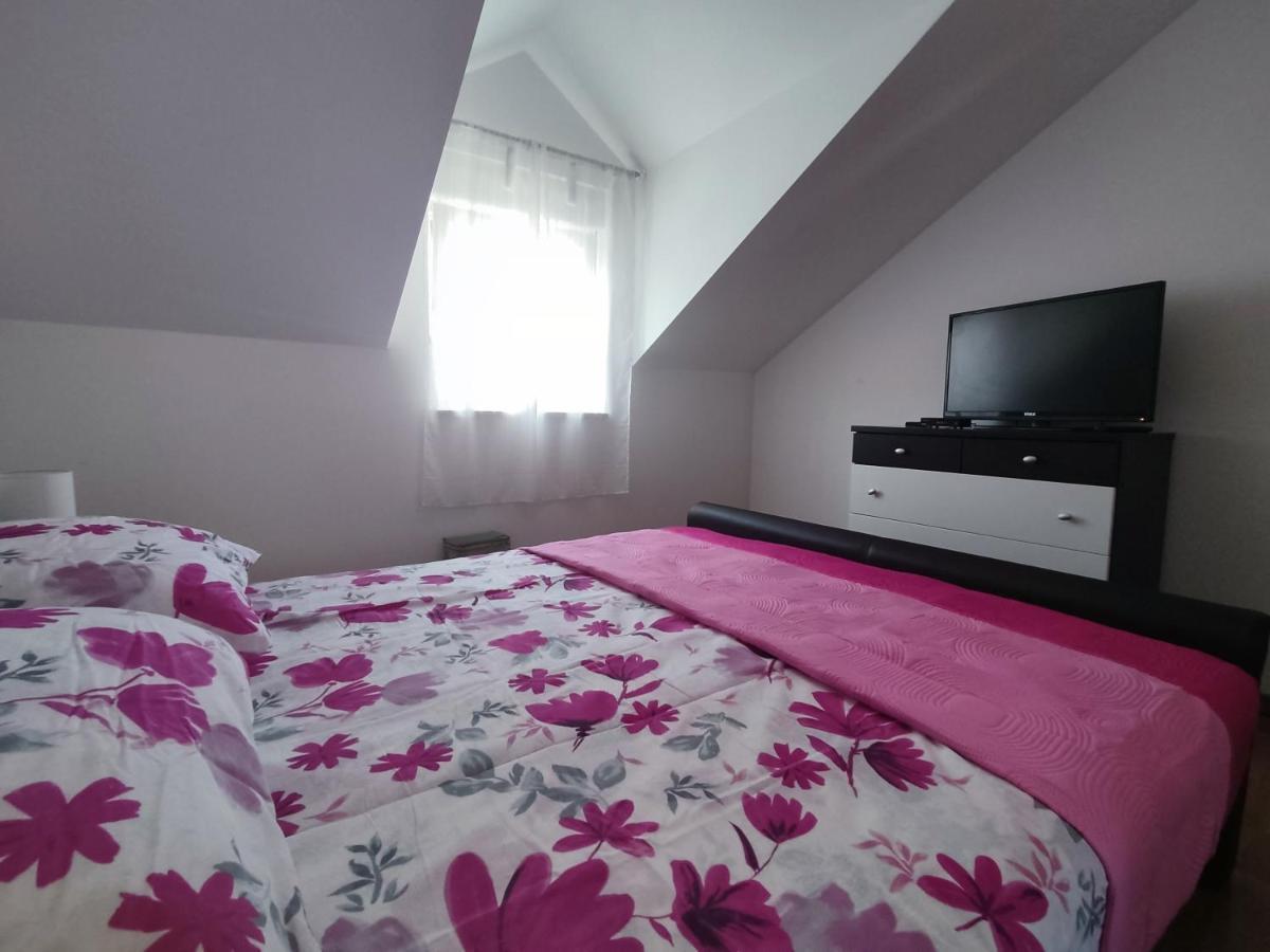 Sunny Attic Apartment With Balcony & Modern City Apartment With Outdoor Area, No Balcony Trogir Exterior photo