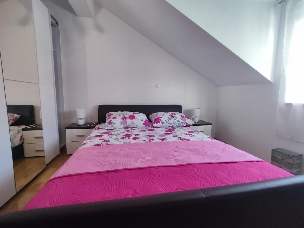 Sunny Attic Apartment With Balcony & Modern City Apartment With Outdoor Area, No Balcony Trogir Exterior photo