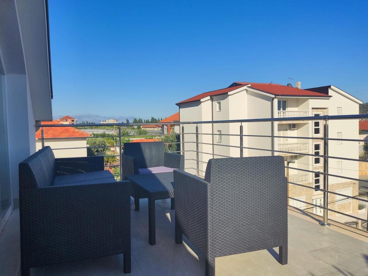 Sunny Attic Apartment With Balcony & Modern City Apartment With Outdoor Area, No Balcony Trogir Exterior photo
