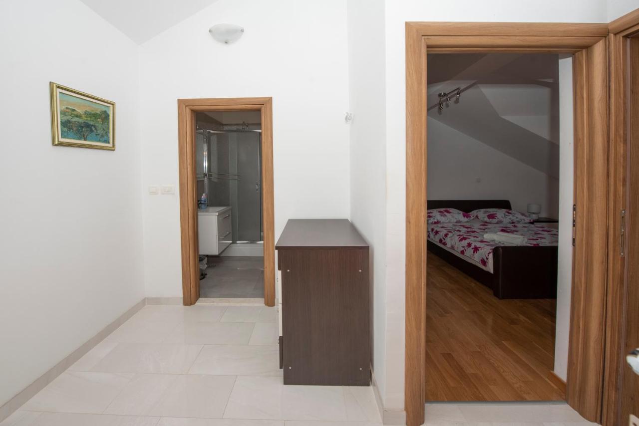 Sunny Attic Apartment With Balcony & Modern City Apartment With Outdoor Area, No Balcony Trogir Exterior photo