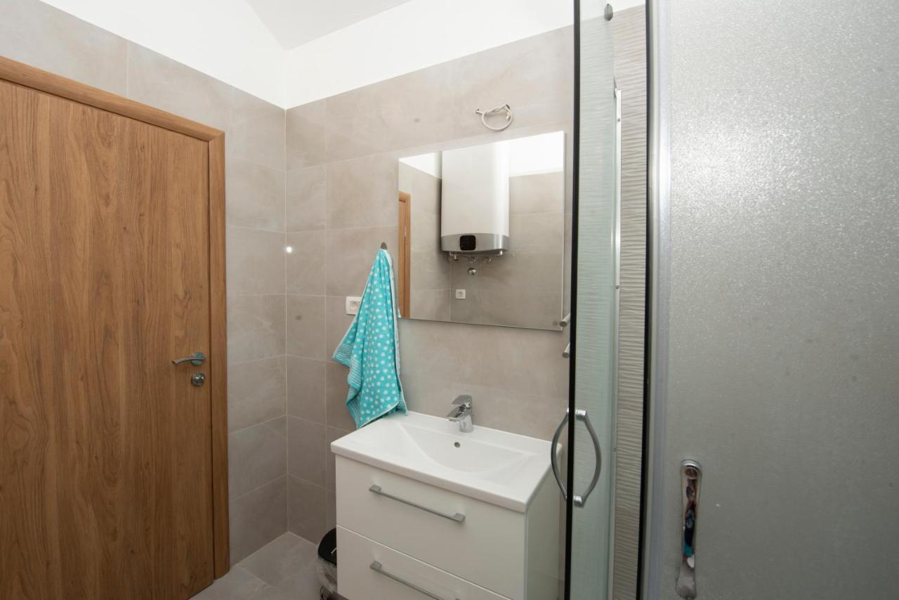 Sunny Attic Apartment With Balcony & Modern City Apartment With Outdoor Area, No Balcony Trogir Exterior photo