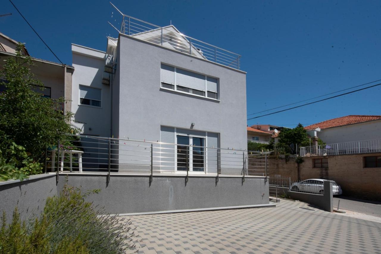 Sunny Attic Apartment With Balcony & Modern City Apartment With Outdoor Area, No Balcony Trogir Exterior photo
