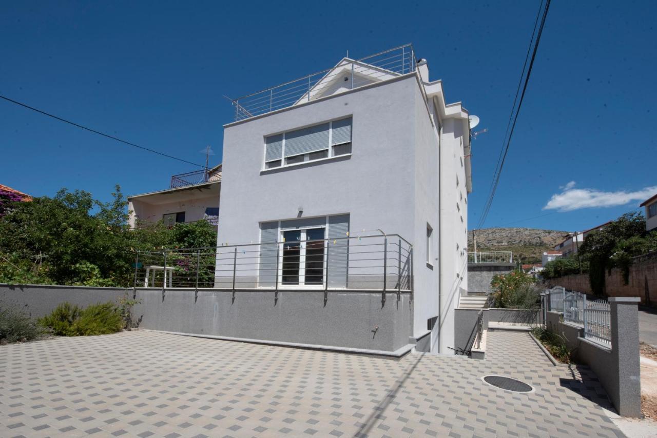 Sunny Attic Apartment With Balcony & Modern City Apartment With Outdoor Area, No Balcony Trogir Exterior photo