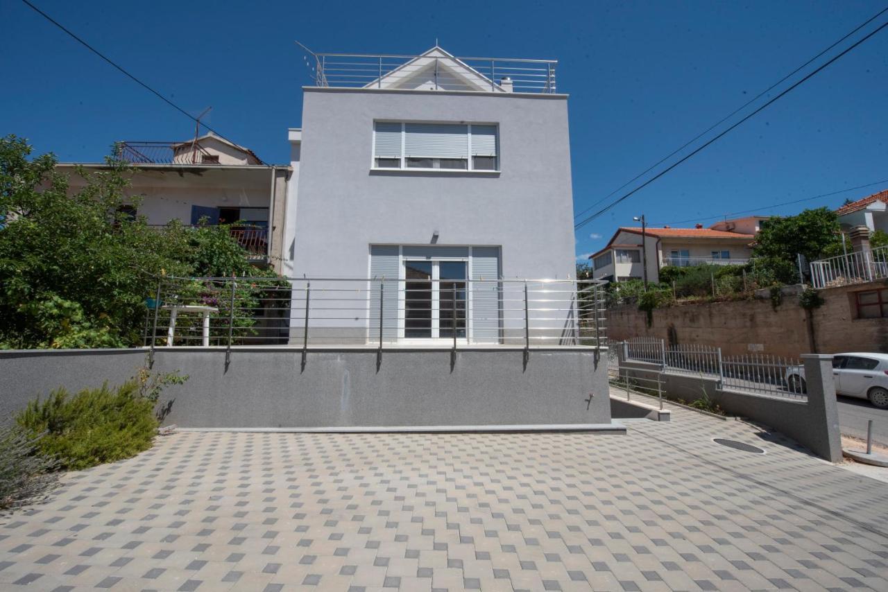 Sunny Attic Apartment With Balcony & Modern City Apartment With Outdoor Area, No Balcony Trogir Exterior photo