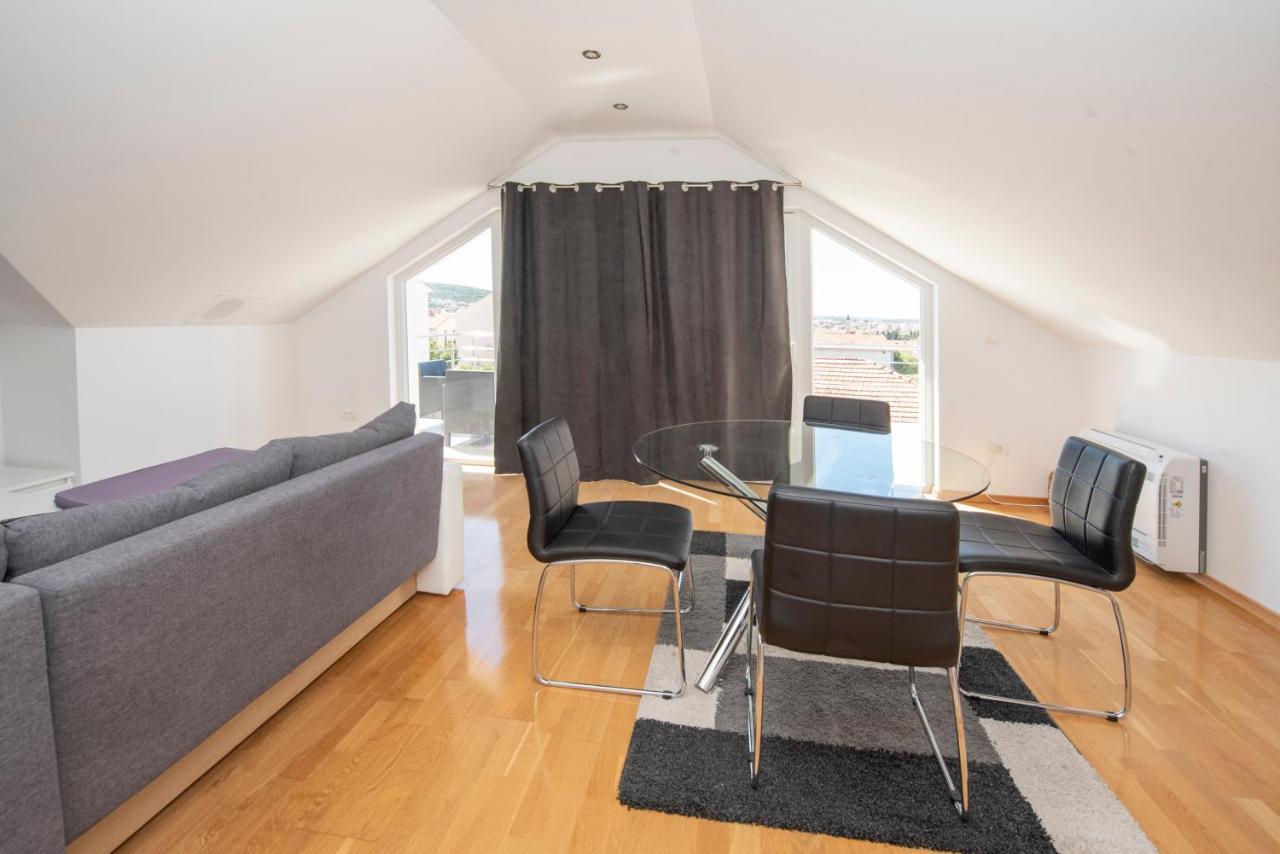 Sunny Attic Apartment With Balcony & Modern City Apartment With Outdoor Area, No Balcony Trogir Exterior photo