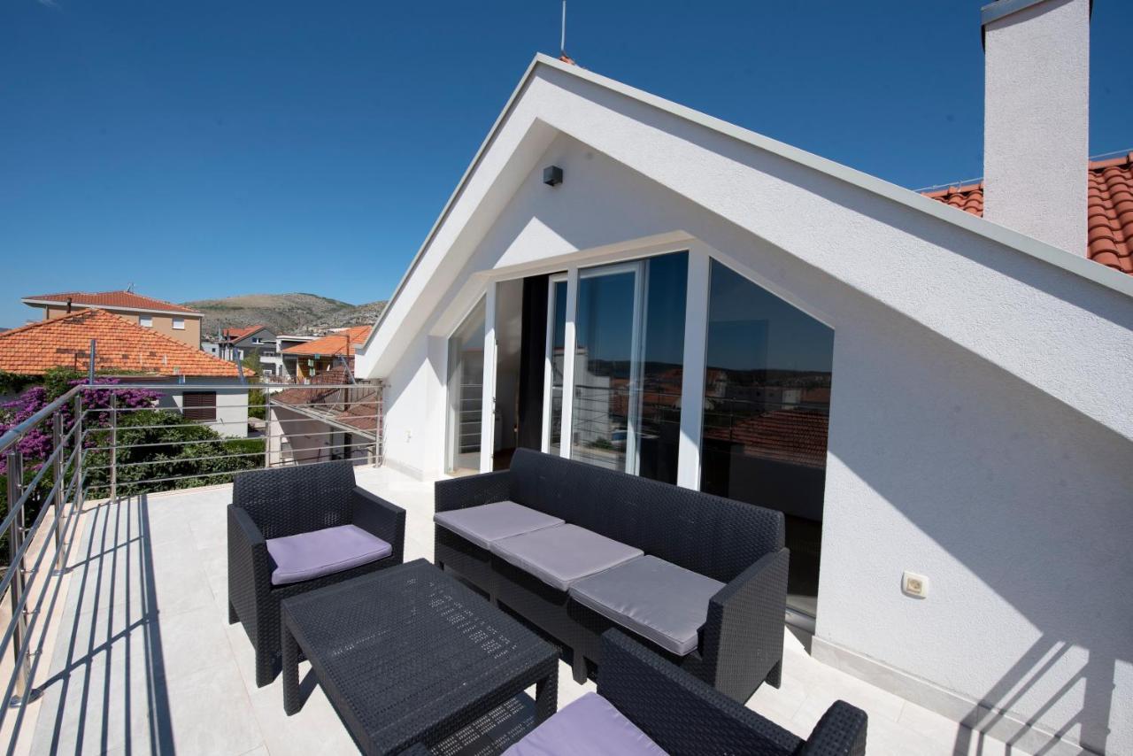 Sunny Attic Apartment With Balcony & Modern City Apartment With Outdoor Area, No Balcony Trogir Exterior photo