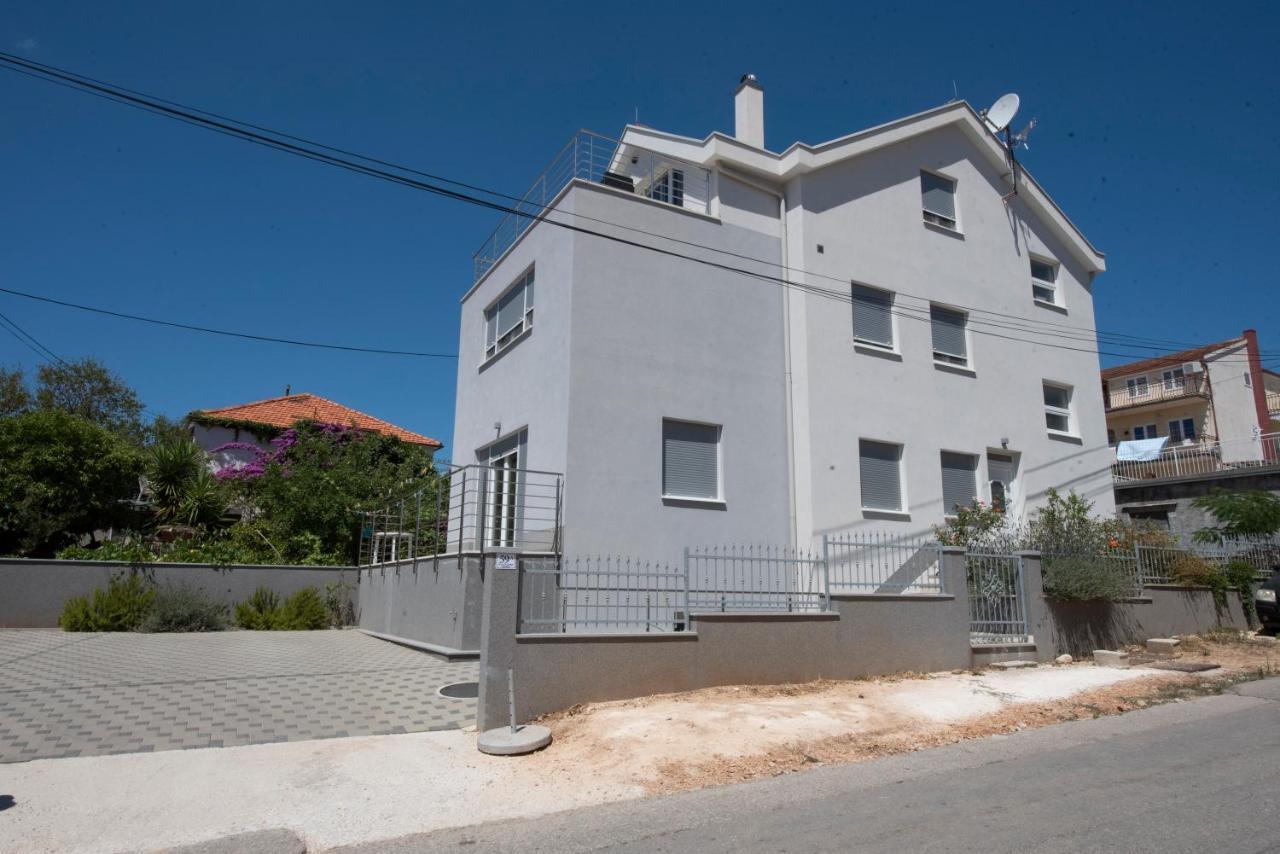 Sunny Attic Apartment With Balcony & Modern City Apartment With Outdoor Area, No Balcony Trogir Exterior photo