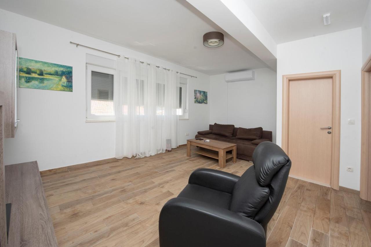 Sunny Attic Apartment With Balcony & Modern City Apartment With Outdoor Area, No Balcony Trogir Exterior photo