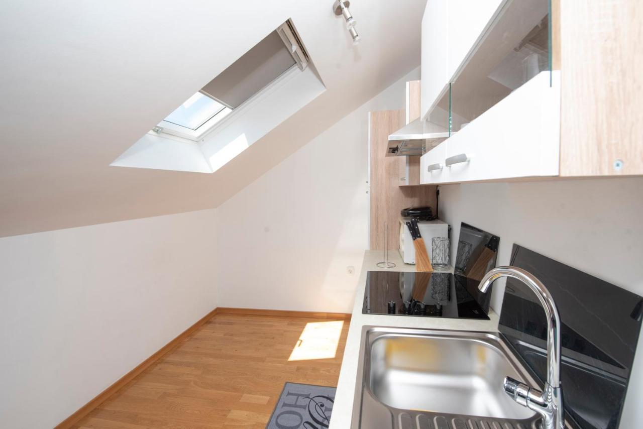 Sunny Attic Apartment With Balcony & Modern City Apartment With Outdoor Area, No Balcony Trogir Exterior photo