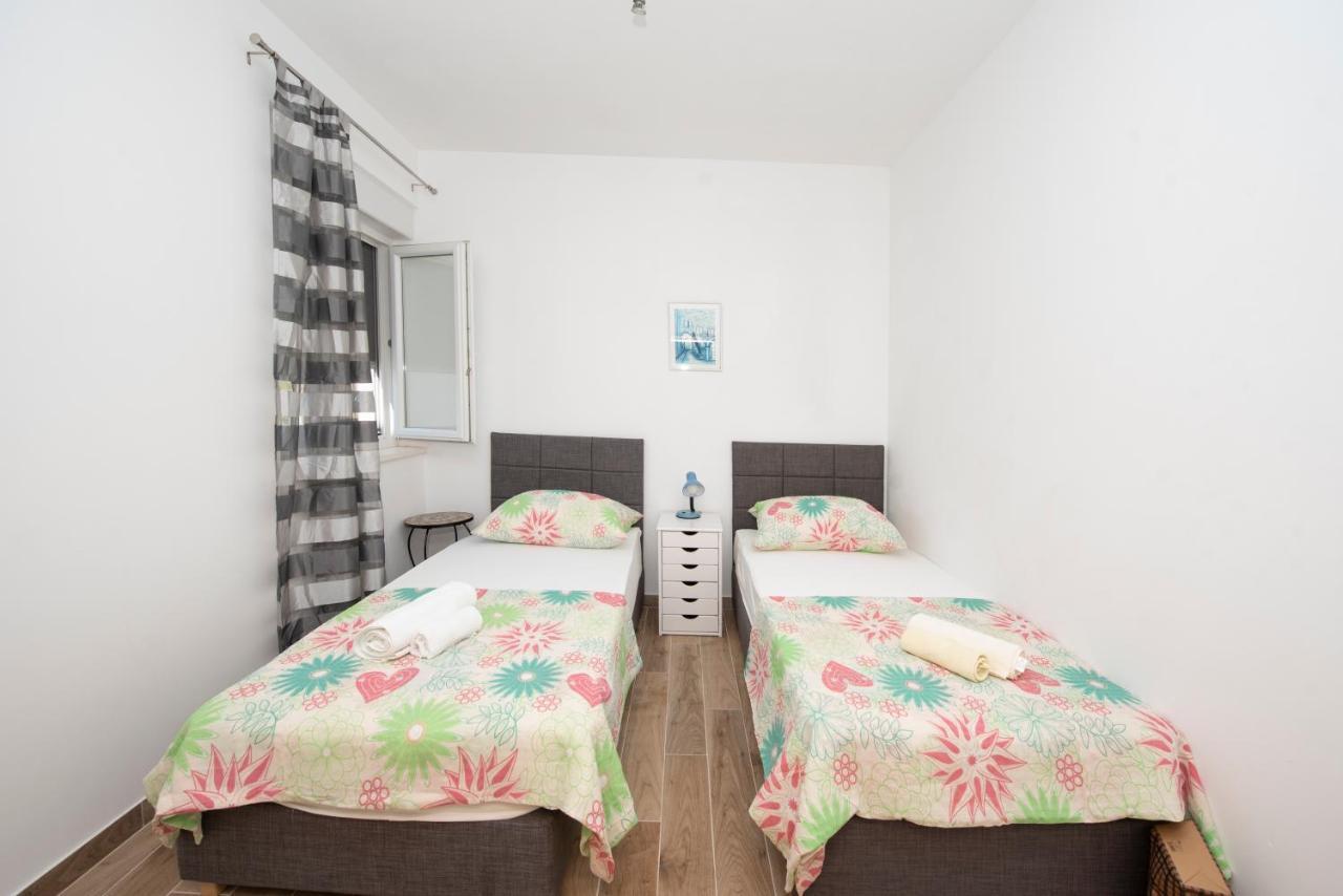 Sunny Attic Apartment With Balcony & Modern City Apartment With Outdoor Area, No Balcony Trogir Exterior photo