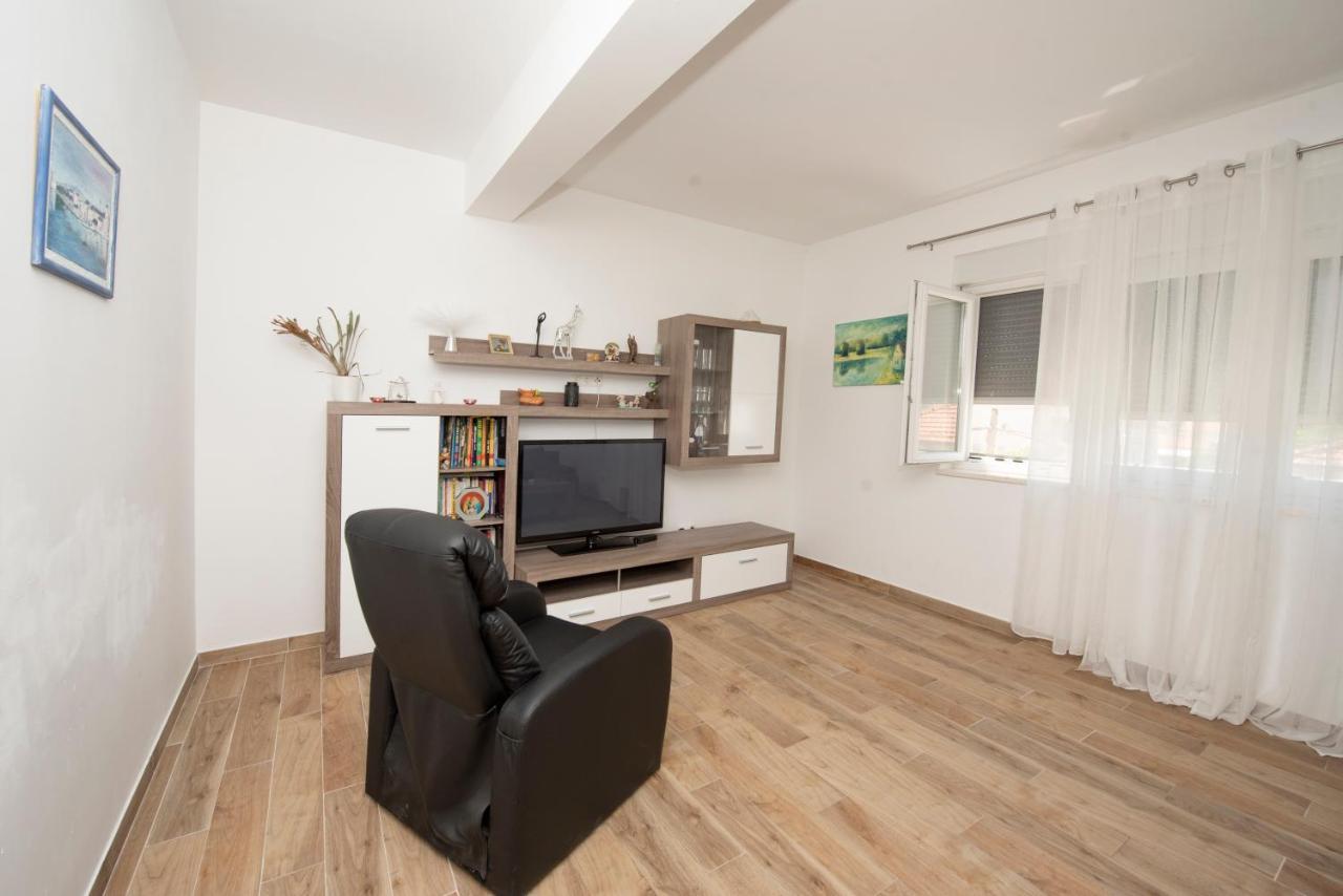 Sunny Attic Apartment With Balcony & Modern City Apartment With Outdoor Area, No Balcony Trogir Exterior photo